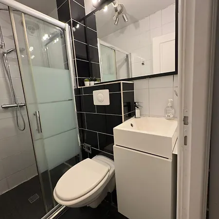 A Deux Pas Du Metro 巴黎